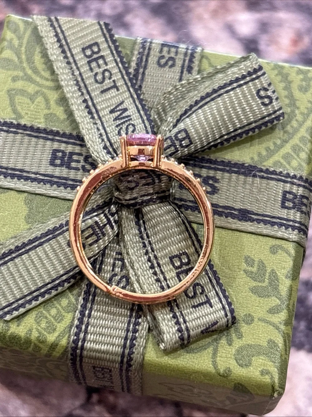 N/A elegant gold
